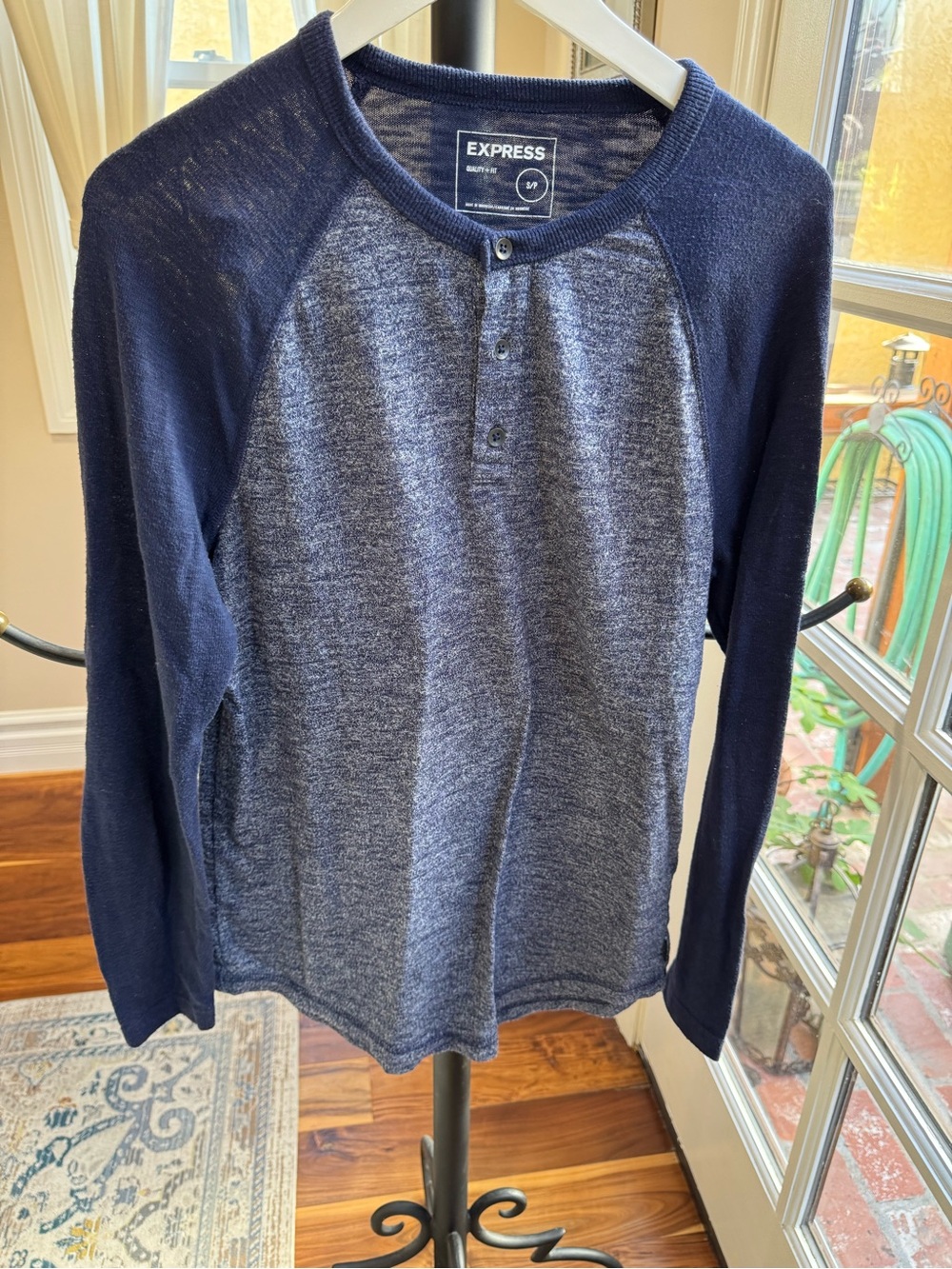 Express Men’s Navy Two-Tone Henley Crewneck Sweater Size Small